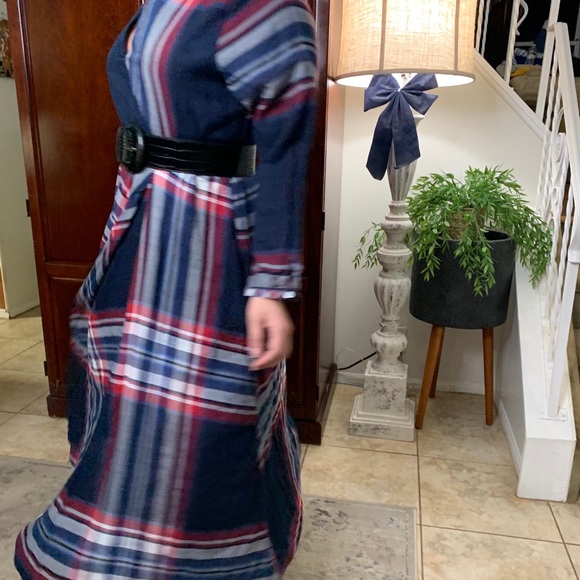 Isabelle Sinclair Maxi Dress - Picture 7 of 9